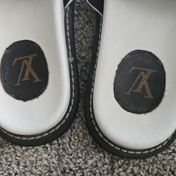 Louis Vuitton Cream Slides with Black Accents - Picture 3 of 9